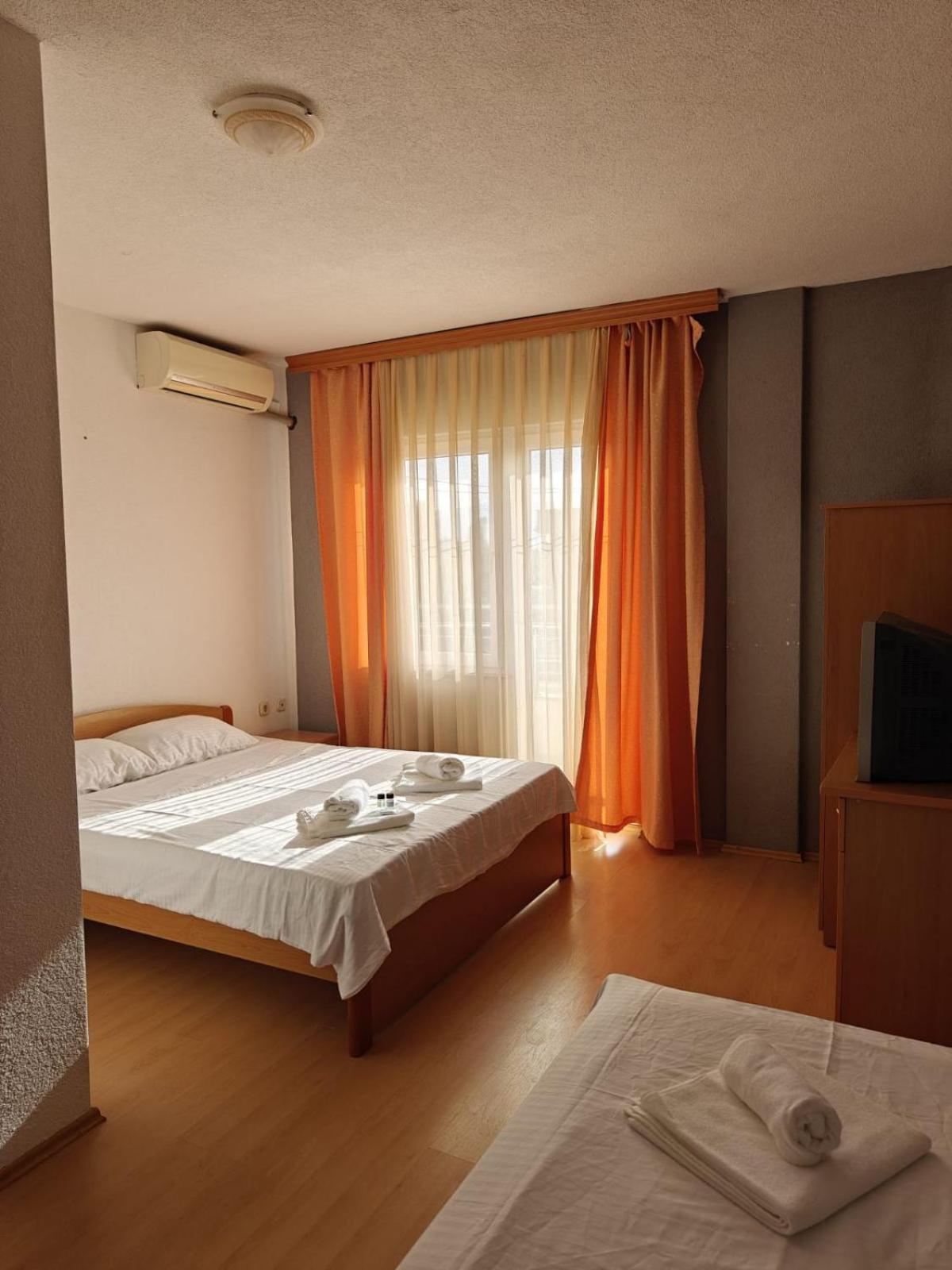 Hotel Ariston 斯特鲁加 外观 照片