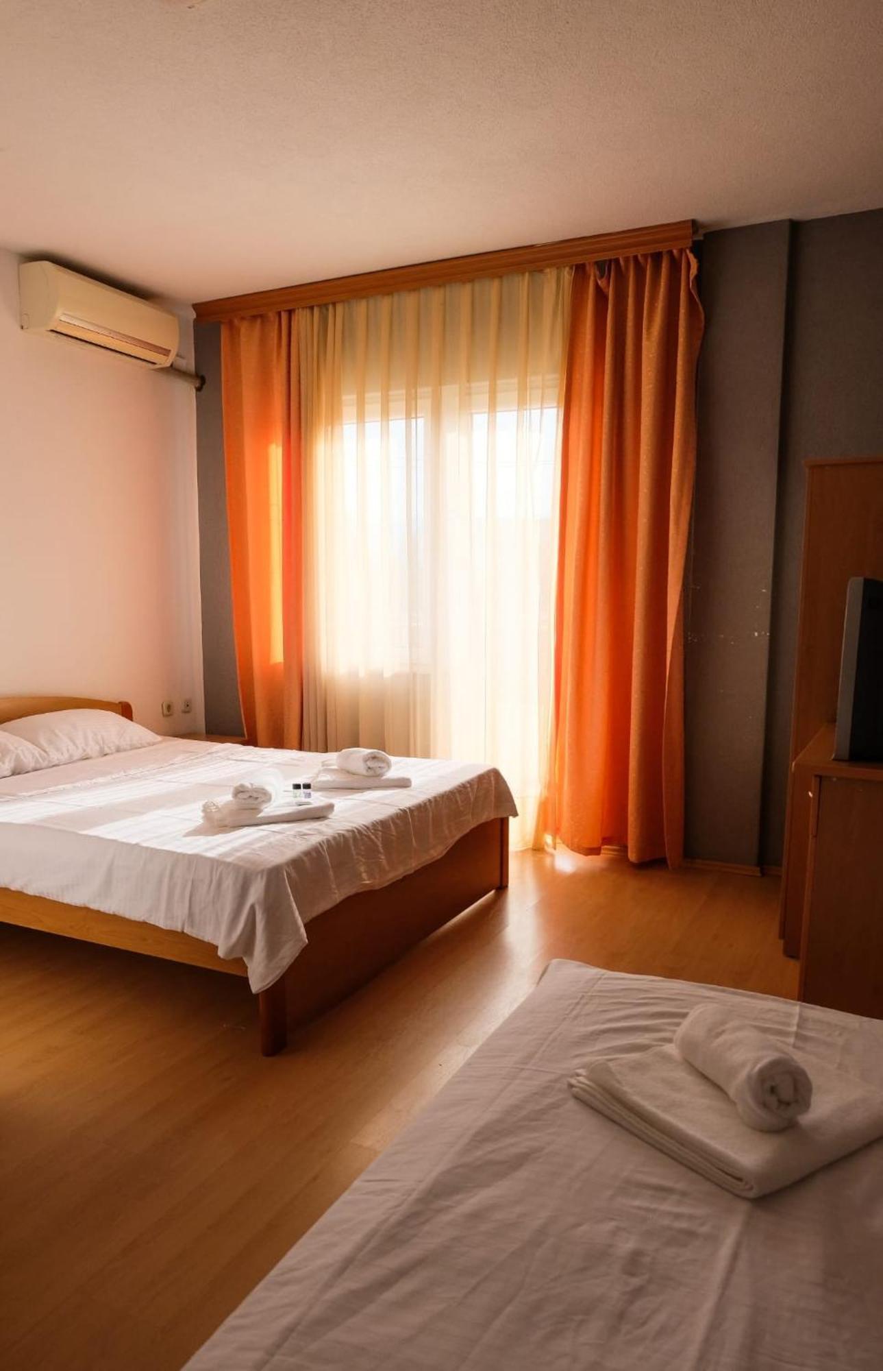 Hotel Ariston 斯特鲁加 外观 照片