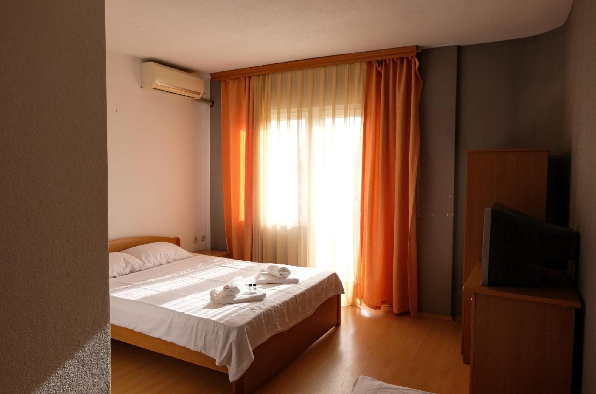 Hotel Ariston 斯特鲁加 外观 照片