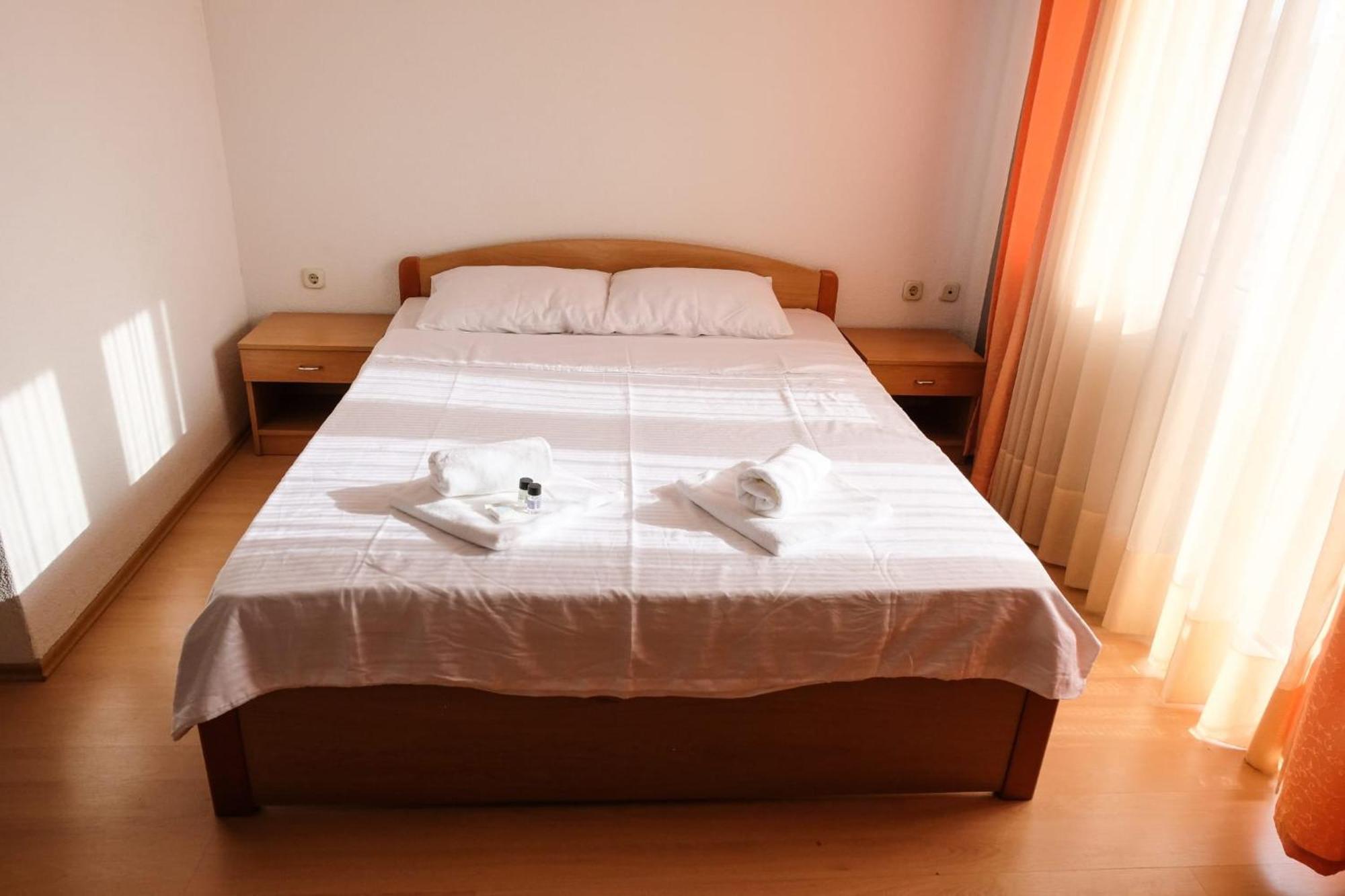 Hotel Ariston 斯特鲁加 外观 照片
